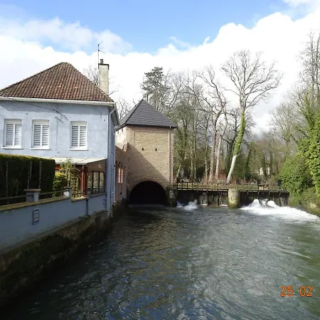 Nuit Pres De L Eau Hallines