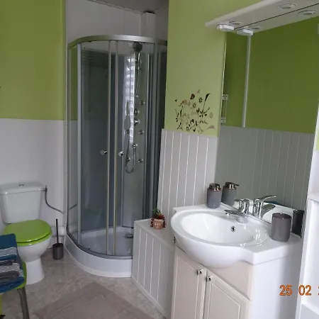 Проживание в семье Nuit Pres De L Eau